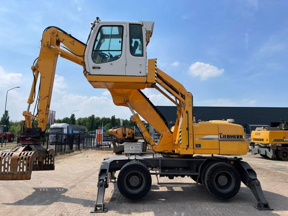 LIEBHERR A316 (1)