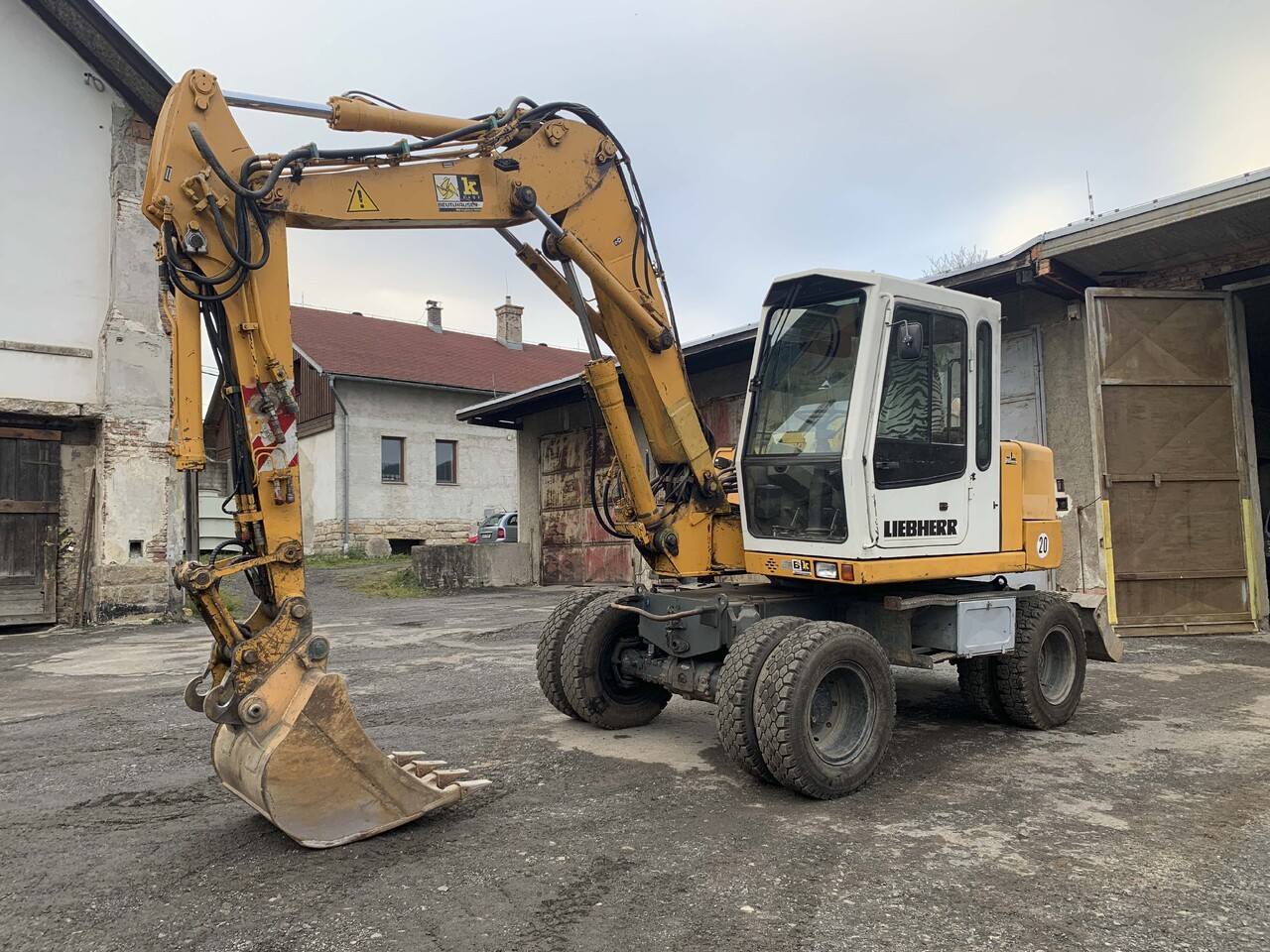 LIEBHERR A316 (2)